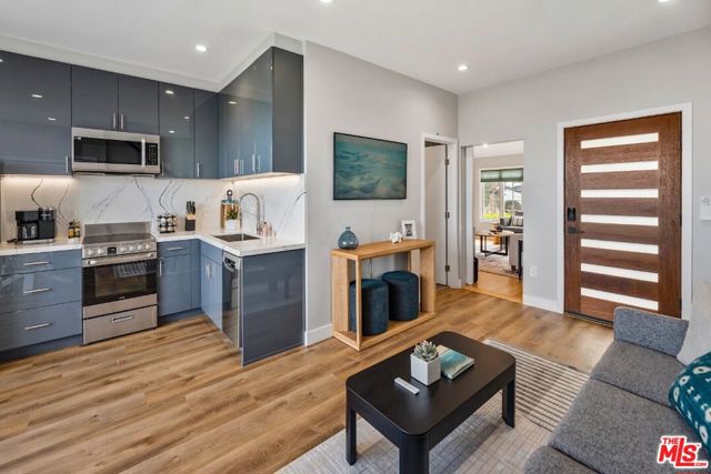 5830 Desert View Drive, La Jolla CA: https://media.crmls.org/mediaz/9e81c952-460a-4ea1-9aaf-4511f49bdc31.jpg