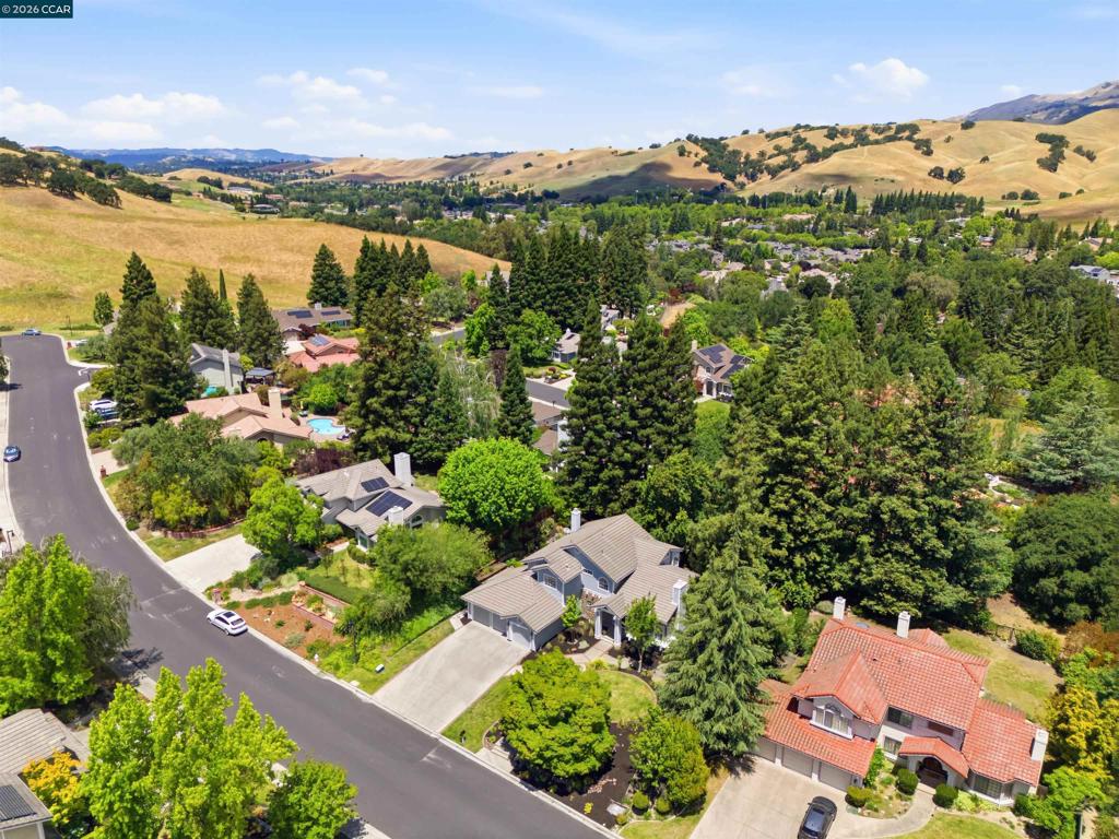 https://media.crmls.org/mediaz/9e8258df-bc93-4839-92fe-d31759d18a38.jpg?preset=X-Large