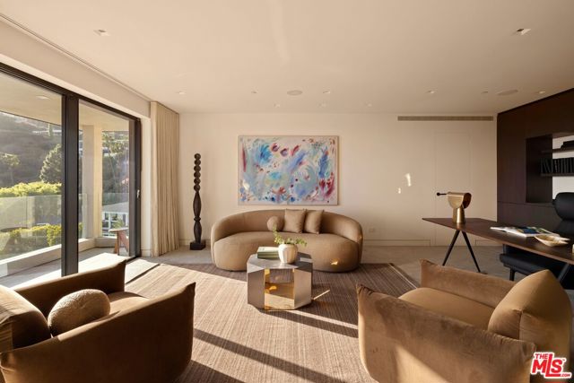 Image 25 of 50 For 1690 Doheny Drive