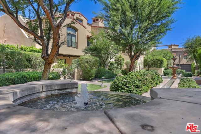 208 Villorrio Drive, Palm Springs CA: https://media.crmls.org/mediaz/9e8374c2-ced5-42c5-bfe4-cdeff98a7135.jpg