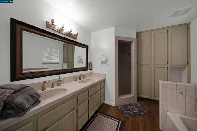 Image 29 of 60 For 1324 Alves Dr