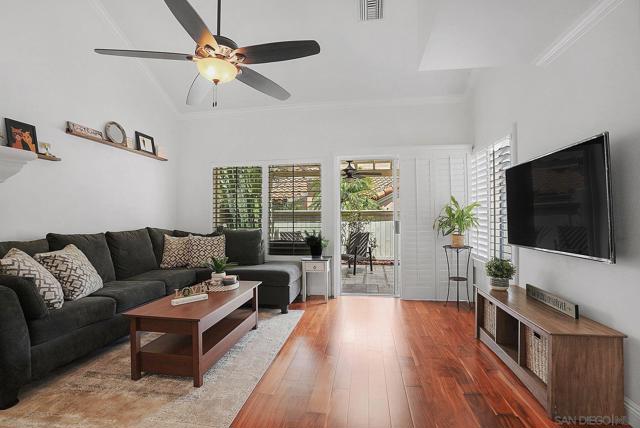731 Edgewater Dr, Chula Vista CA: https://media.crmls.org/mediaz/9e842fd2-1550-4edc-895d-562069433435.jpg