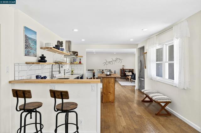 5774 Friar Ct, El Sobrante CA: https://media.crmls.org/mediaz/9e8487a4-22ec-4ae0-9a1c-cd0e1f0774ec.jpg