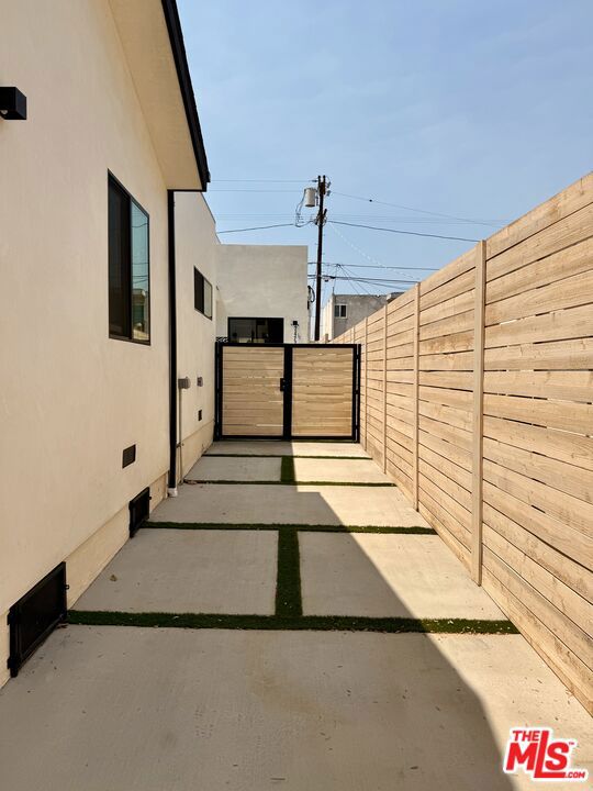 2427 Shoredale Avenue, Los Angeles CA: https://media.crmls.org/mediaz/9e84aa7d-9fd7-47a3-a149-28338da4b8d6.jpg
