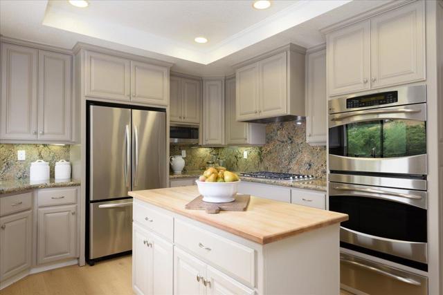 733 Arroyo Leon Drive, Half Moon Bay CA: https://media.crmls.org/mediaz/9e84c46d-c476-4e21-8b6e-2c974dd915ca.jpg