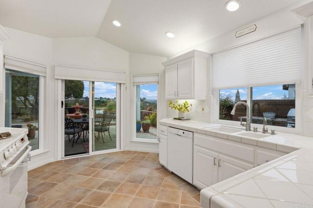 7414 Lantana, Carlsbad CA: https://media.crmls.org/mediaz/9e8503a4-53ca-4cc4-b514-c189b0e27b59.jpg