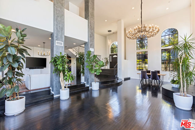 2651 La Cuesta Drive, Los Angeles CA: https://media.crmls.org/mediaz/9e8542c0-af73-4600-a023-8cb7094567e4.jpg