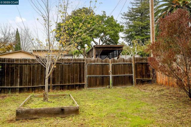 328 Norman Ave, Concord CA: https://media.crmls.org/mediaz/9e85a303-05db-4543-aeda-de22fa3dc2b3.jpg