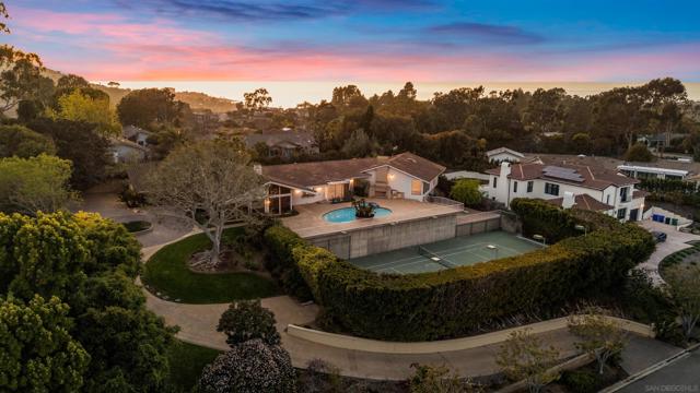 3013 Woodford Dr, La Jolla CA: https://media.crmls.org/mediaz/9e85e194-bcd5-4a6a-9e5f-7972ffe45d7d.jpg