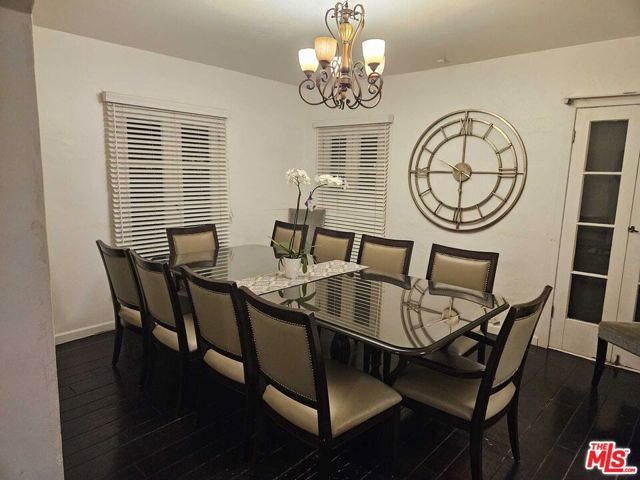 328 S Oakhurst Drive, Beverly Hills CA: https://media.crmls.org/mediaz/9e868196-65bf-4623-aa43-3f0a62626afa.jpg