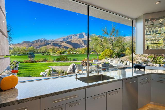 79095 Tom Fazio N Lane, La Quinta CA: https://media.crmls.org/mediaz/9e86afbc-2ae5-46ad-b622-c328a3f78518.jpg