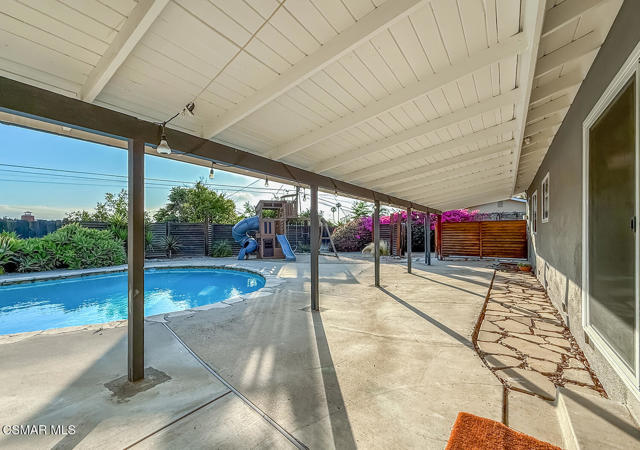 1251 Buckingham Drive, Thousand Oaks CA: https://media.crmls.org/mediaz/9e86c5af-0b43-427e-8be9-29a5bc831897.jpg