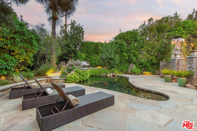 10155 Valley Spring Lane, Toluca Lake CA: https://media.crmls.org/mediaz/9e86cd23-350f-4ba2-8433-b2f8c7eb5e5d.jpg