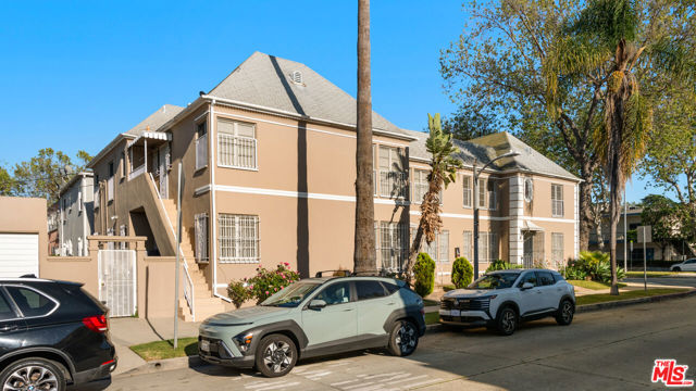 4196 5th Avenue, Los Angeles CA: https://media.crmls.org/mediaz/9e86d557-2f55-4bb3-a692-9733d7d1fd99.jpg