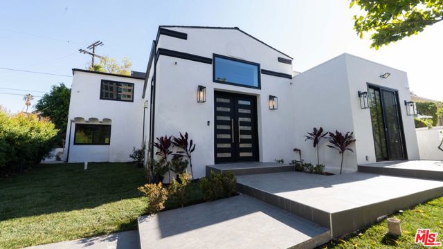 10520 Ashton Avenue, Los Angeles CA: https://media.crmls.org/mediaz/9e871c92-8946-4572-8e57-bdc518c88aef.jpg
