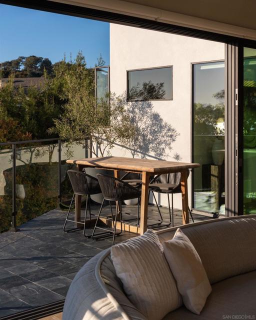 12994 Via Esperia, Del Mar CA: https://media.crmls.org/mediaz/9e876f10-141d-4614-a91d-89dab6175186.jpg