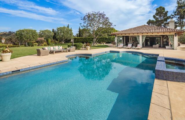 4843 La Jacaranda, Rancho Santa Fe CA: https://media.crmls.org/mediaz/9e878cc7-f765-4759-80b1-445ea1e47e03.jpg