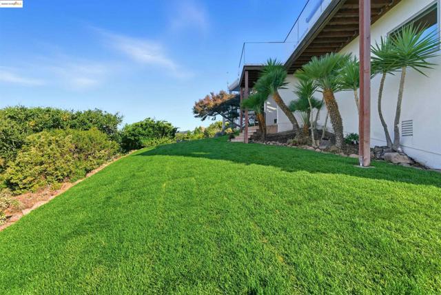 6413 Gwin Ct, Oakland CA: https://media.crmls.org/mediaz/9e8816e4-edfa-42fc-8703-5b87d7478f06.jpg