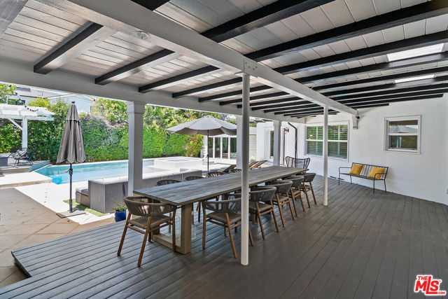 4909 Encino Terrace, Encino CA: https://media.crmls.org/mediaz/9e885a06-3869-4bd1-a2cc-13bc97960967.jpg