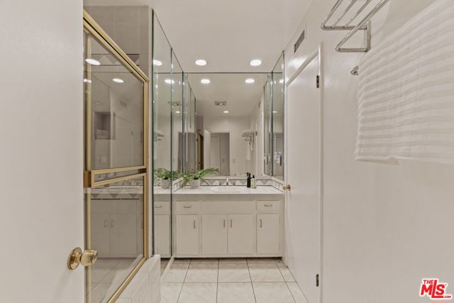 8630 Allenwood Road, Los Angeles CA: https://media.crmls.org/mediaz/9e88f2f3-40c6-45f7-a2b2-37616a2543b6.jpg