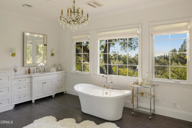 2060 Windover Road, Pasadena CA: https://media.crmls.org/mediaz/9e890d2d-dad7-4a97-9a35-d049adbd1ff3.jpg