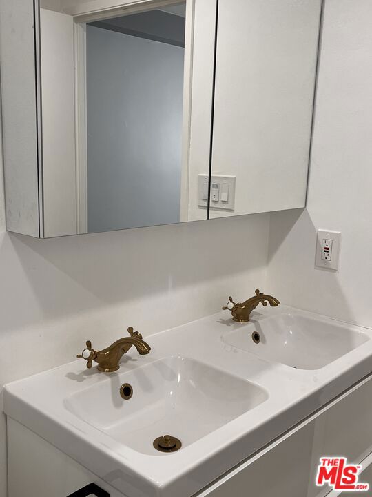 10787 Wilshire Boulevard, Los Angeles CA: https://media.crmls.org/mediaz/9e891de3-a273-4611-b140-f67f0cdf7585.jpg