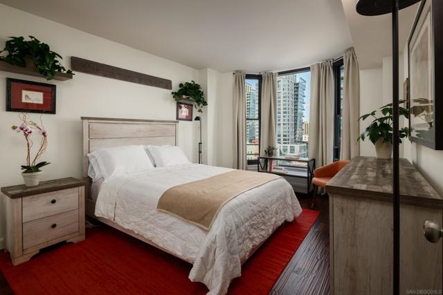 500 W Harbor Dr, San Diego CA: https://media.crmls.org/mediaz/9e893f1a-7197-4873-b170-12eca49ecf08.jpg