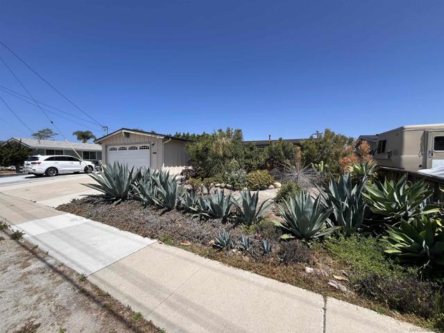 5284 Winthrop St, San Diego CA: https://media.crmls.org/mediaz/9e897411-f73f-45fe-9c55-4054f87eb5eb.jpg