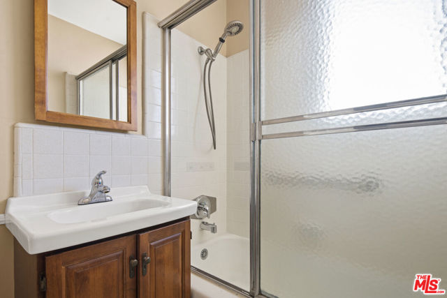 3471 Beethoven Street, Los Angeles CA: https://media.crmls.org/mediaz/9e898991-6f61-48d2-84ae-a94275336dc4.jpg