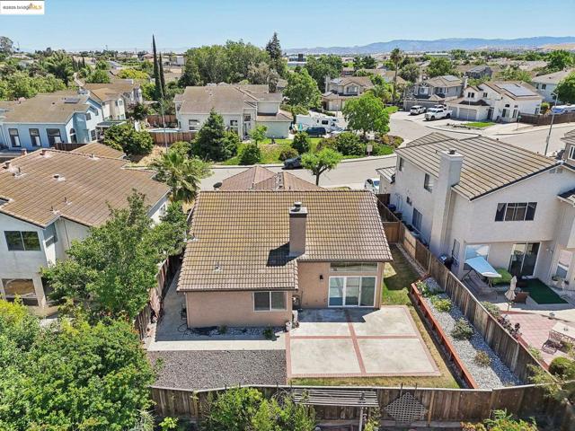 2118 Connie Ln, Oakley CA: https://media.crmls.org/mediaz/9e8a7049-e173-4cfd-a912-9325cb37e68b.jpg