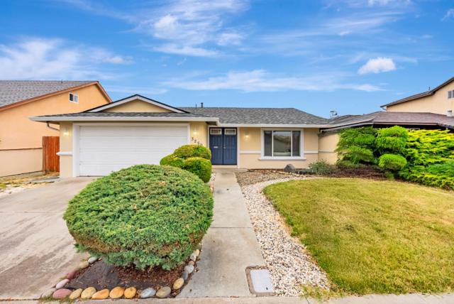3259 San Carvante Way, Union City CA: https://media.crmls.org/mediaz/9e8a7a44-4f4a-4b44-a55d-bf26a6b99c2b.jpg