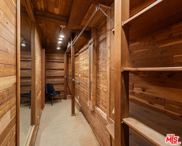 1790 Viewmont Drive, Los Angeles CA: https://media.crmls.org/mediaz/9e8b6429-6f14-462b-abf6-ce1416884538.jpg