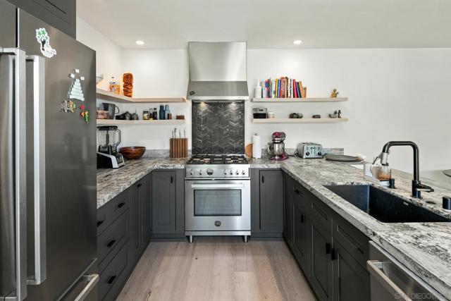 5341 Linda Way, La Jolla CA: https://media.crmls.org/mediaz/9e8b961d-f5b6-40ec-bfa1-020798eff9d7.jpg