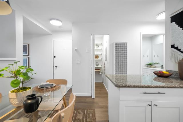 2562 Walnut Blvd, Walnut Creek CA: https://media.crmls.org/mediaz/9e8baf99-8d10-4ce6-84ad-4a6b55fd8413.jpg