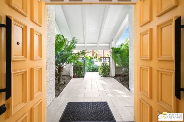 87 Magdalena Drive, Rancho Mirage CA: https://media.crmls.org/mediaz/9e8bdb92-dc5f-4578-b6f9-fccc8b5e4032.jpg