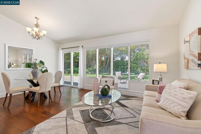 3249 Claudia Dr, Concord CA: https://media.crmls.org/mediaz/9e8bf73b-e427-40ff-adb4-cb57a08b84c3.jpg