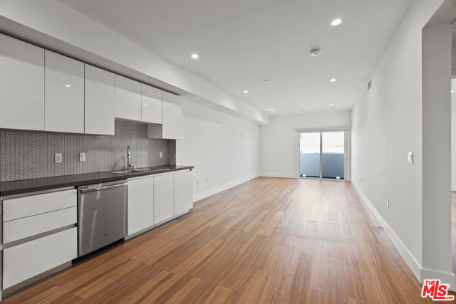 518 N Gramercy Place, Los Angeles CA: https://media.crmls.org/mediaz/9e8ca6d8-a99b-4564-bf09-44c21f5e34fd.jpg