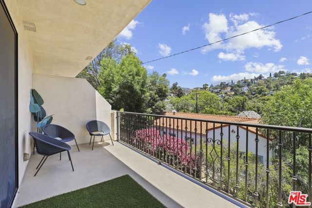 5940 Manola Way, Los Angeles CA: https://media.crmls.org/mediaz/9e8cb0b8-93a0-43a7-b679-788ae29a05c0.jpg