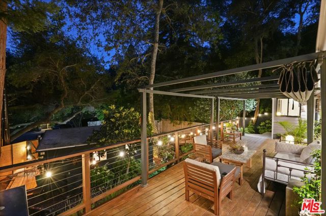 19817 Montau Drive, Topanga CA: https://media.crmls.org/mediaz/9e8cd3c7-c587-49c0-91c9-83375d6da8b1.jpg