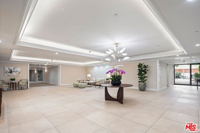300 N Swall Drive, Beverly Hills CA: https://media.crmls.org/mediaz/9e8d2b0f-f8f1-4e04-b3cc-ee7bfd9f0be1.jpg