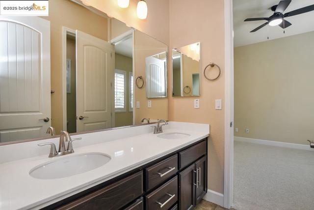 133 Clear Lake Ct, Oakley CA: https://media.crmls.org/mediaz/9e8db7ed-a97f-4968-82de-e2e8ca84a4e7.jpg