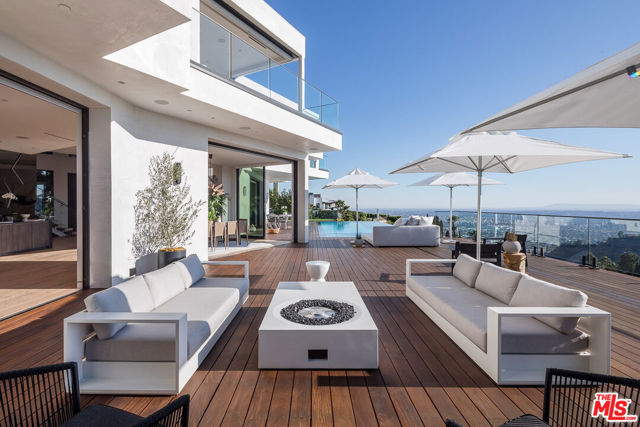 2371 Achilles Drive, Los Angeles CA: https://media.crmls.org/mediaz/9e8e0a5f-dfc1-46d2-88fa-9518a36d8cf7.jpg