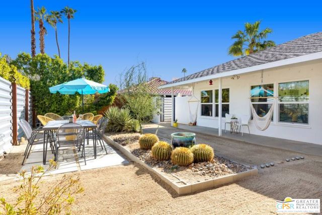 3963 E Calle San Antonio, Palm Springs CA: https://media.crmls.org/mediaz/9e8e12fd-aa5f-410d-baae-be664f895c01.jpg