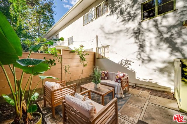 5172 1/2 Village, Los Angeles CA: https://media.crmls.org/mediaz/9e8e74a7-40c5-4012-90b7-811cebe5967d.jpg