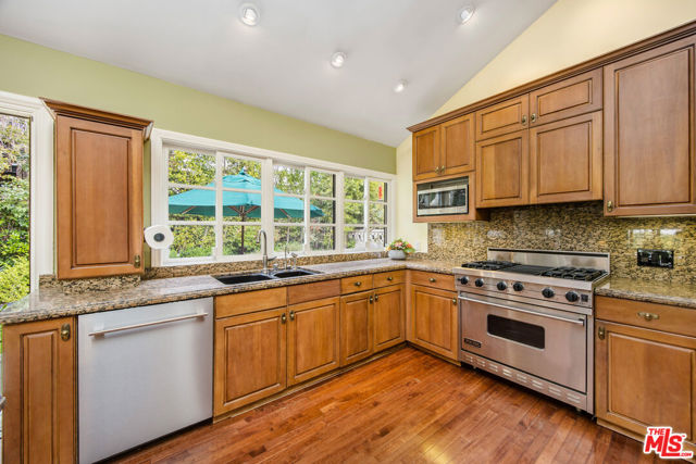 2124 Eric Drive, Los Angeles CA: https://media.crmls.org/mediaz/9e8e7f24-957a-406e-b82b-873ae0bcfbfc.jpg