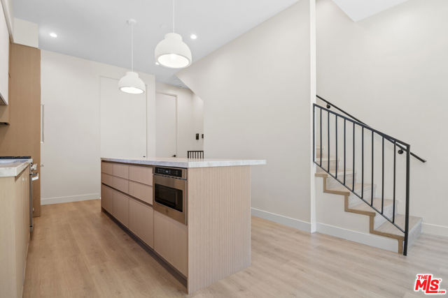 426 Arnaz Drive, Los Angeles CA: https://media.crmls.org/mediaz/9e8e9782-5fe1-4a65-a270-77d48b7d0120.jpg