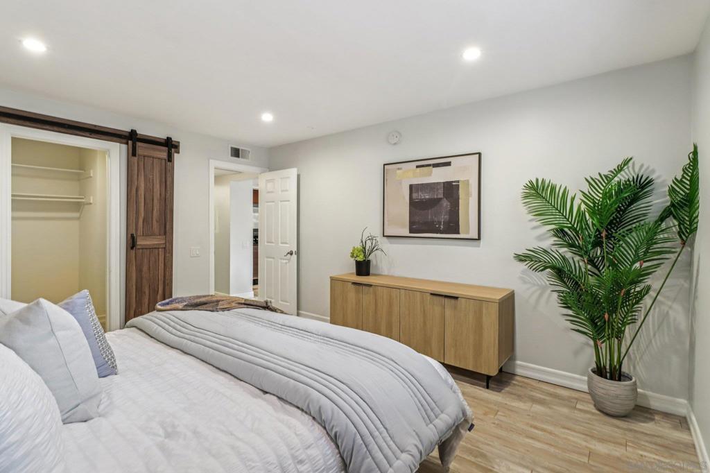 MLS #250037661SD image #21