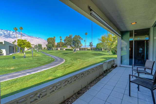 74 Lakeview Drive, Palm Springs CA: https://media.crmls.org/mediaz/9e8fcda5-5801-4a4e-8d9b-4233edeb14fe.jpg