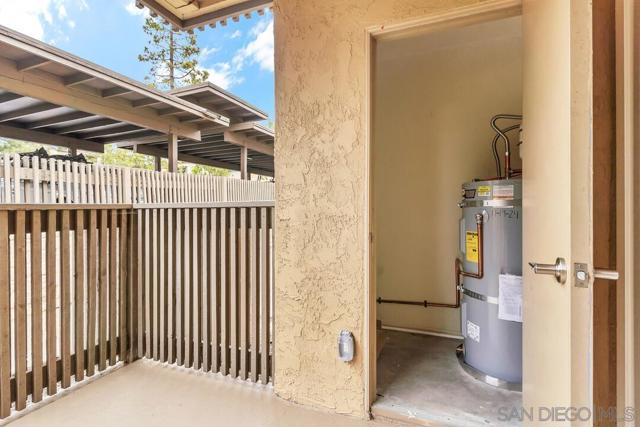 8644 Via Mallorca, La Jolla CA: https://media.crmls.org/mediaz/9e905093-62ef-4fa7-88a6-75cf3018b7b8.jpg