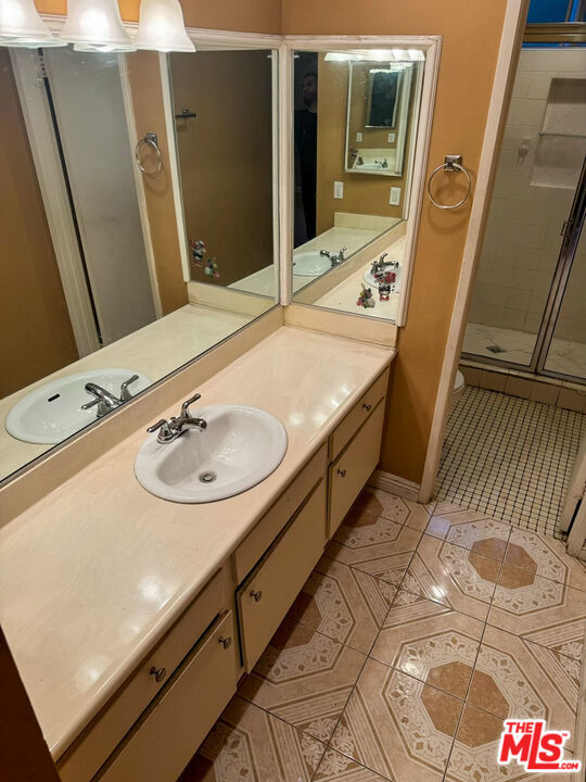 15050 Victory Boulevard, 103 photo 5